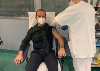 ‘S’ka efekt në gjenetikë’/ Mjeku shqiptar që u vaksinua në Itali për COVID: Përdorimi i ARN-së mesazhere, jo gjë e re