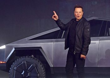 Këshilla e Elon Musk për CEO-t: Mos shpenzoni kohë për konferenca dhe PowerPoint, janë humbje kohe