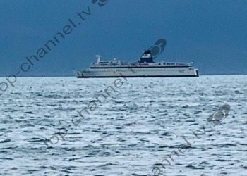 Era e fuqishme pengon tragetin e linjës Brindisi-Vlorë të ankorohet, 160 pasagjerë të bllokuar