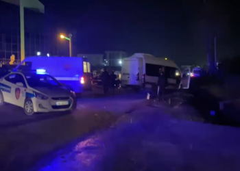 (Detajet e policisë ) Si ndodhi aksidenti në Elbasan dhe gjëndja e turistëve që ishin në furgon!