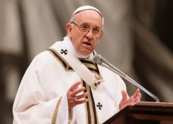 Papa Françesku vendos të vaksinohet: Mos luani bixhoz me jetën tuaj