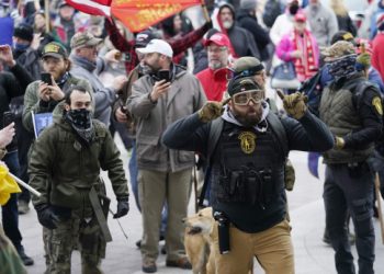 Paralajmërimi i fortë i FBI: Protesta dhe dhunë e armatosur në Uashington, nëse hiqet Donald Trump