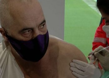 Kryeministri Rama publikon shifrën: Ja sa mjekë dhe infermierë janë vaksinuar me Pfizer deri tani