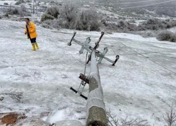 Moti i keq “pushton” Shqipërinë/ Shi, ngricë dhe probleme me energjinë…