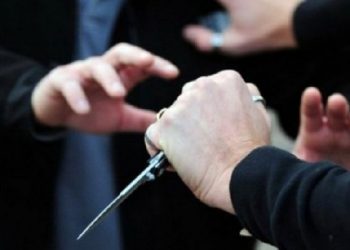 Plagoset me thikë një 19-vjeçar në Sarandë/ Konflikt i çastit, policia në ndjekje të autorit