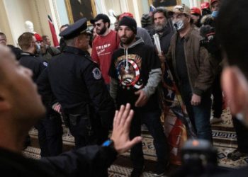 Trazirat e Capitol/ Polici që konsiderohet hero dhe roli i tij gjatë protestave të dhunshme