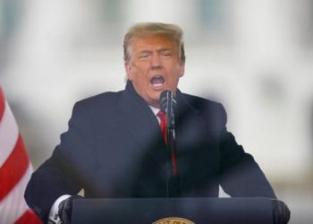 A mund të falë veten presidenti Trump para largimit nga detyra?