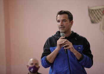 “Është bërë barsoletë brenda partisë së tyre”/ Veliaj: Pse do të mbahet mend Basha