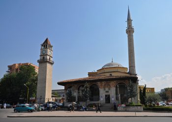 Minarja e xhamisë se Ethem Beut/ Drejtoresha e IM-së, Dollani: Është krisje jo çarje