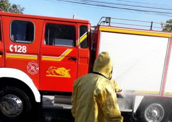 I riu i vë zjarrin shtëpisë, përfshihet nga flakët edhe banesa e fqinjit. Disa persona të asfiksuar në Elbasan
