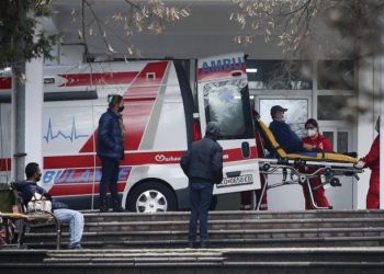Associated Press: Ballkanasit ndihen të braktisur, ndërsa BE vazhdon vaksinimin