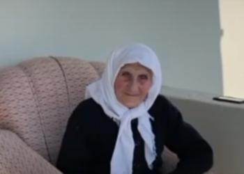 E pabesueshme në Kuçovë: 112-vjeçarja me shëndet të mirë dhe vazhdon ende të punojë…