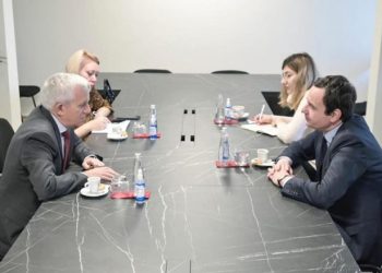 Ambasadori Minxhozi takon Albin Kurtin: Të punojmë për të kapërcyer çdo barrierë e burokraci