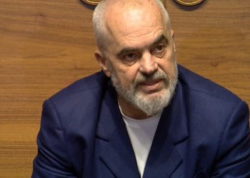 Rama i përgjigjet kritikave: Asnjë borëpastruese nuk është shpikur për ta mbledhur dëborën në ajër
