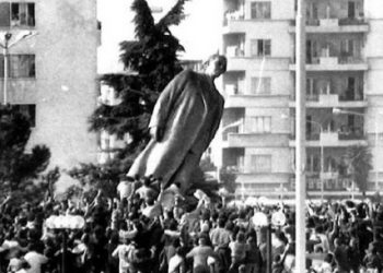 Dëshmitë e hidhura/ A ishte Berisha në makinën e Sigurimit të Shtetit kur u rrëzua busti i Enverit?!
