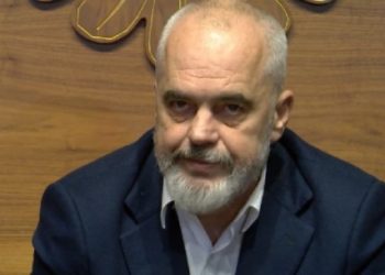 ‘Referendumin s’e ndal asnjë marifet’, Rama ‘injoron’ Metën: Luftat me shpata janë për fëmijë ose për ata që kanë shkëputje të lidhjes me mburojën e trurit
