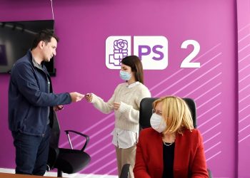 Veliaj shpërndan kartat e PS në Njësinë 2: “Ata të PDIU shesin idealin për një vend në PD”