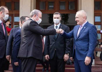Meta pret kryeparlamentarin turk: Partneriteti Strategjik Shqipëri-Turqi, i rëndësishëm për sigurinë dhe paqen