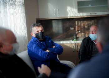 Balla tregon bisedën me ish-mbështetësin e PD-së në Elbasan: Po ia dhe votën Lulit, ke në ofertë Ilirin e Monikën, Nardin dhe Mediun