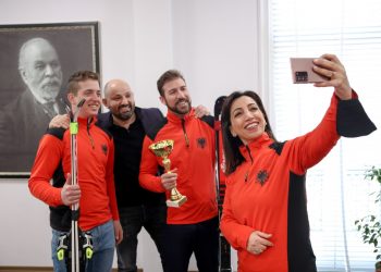 Ministrja Kushi mikpret në ambientet e MASR dy kampionët ballkanik në ski, Erjon Tola dhe Kevin Qerimi