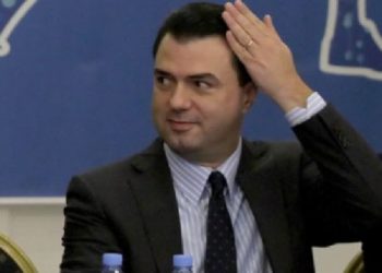 Video/ “Nga çeku i bardhë, tek çeku blu”, Spiropali thumbon Bashën