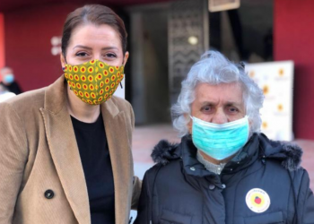 Jo vetëm personalitete! Vaksinohet në Tiranë 93-vjeçarja, ministrja jep detaje
