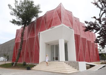 “Me çfarë kuraje mund të mohohet transformimi?”/ Rama: Ndryshimi i depos farmaceutike të QSUT pas 7 vitesh