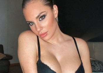 FOTOT/ Seksbomba italiane, tifozja “hot” e skuadrës së Gjimshitit