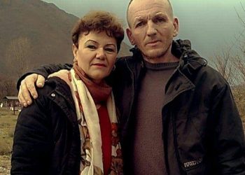 La tre vajza jetime, flet bashkëshortja e Fiqiri Karajt: Jemi pa shtëpi e pa të ardhura