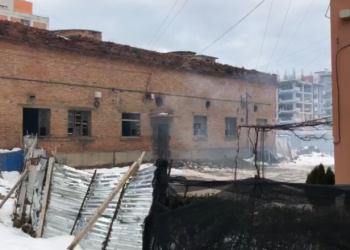 Reaksioni kimik te ish-trikotazhi në Korçë, ekspertët eliminojnë vatrat e rrezikshme, por ato mund të riaktivizohen