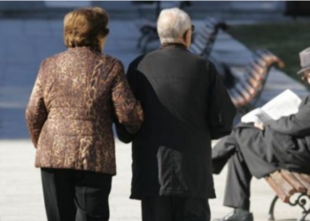 Qeveria shqiptare: Të moshuarve mbi 75 vjeç nuk do t’u skadojë më pasaporta!