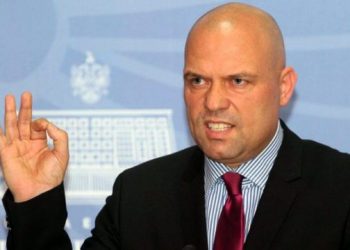 Ish ministri i LSI: OBSH e leshit! Kërkon të na bindë se na infektuan lakuriqët e natës, bota s’fjeti e u pa**ua me ta