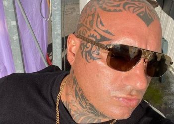 (Fotot ) Pranga “Mirko Floriri”, sfidonte policinë italiane në “Tik Tok” dhe i kërcënonte me kanun