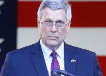 Ambasadori i SHBA në Kosovë ankohet në Washington: Ka shumë qenë endacakë, janë agresiv