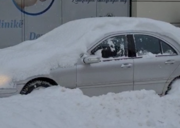 Reshje të dendura borë në Dibër, disa akse të bllokuara