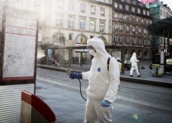 Franca sheh përmirësime në luftën ndaj COVID-19, javë pas jave viktimat po bien