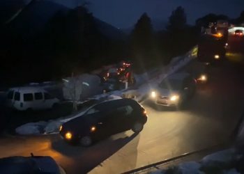 Llogora/ kamioni pëson defekt, prej dy orësh bllokon rrugën