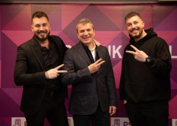 PS-së i bashkohen edhe moderatorët binjakë Donald e Romeo Veshaj