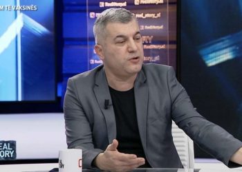 Mjeku: Shqipëria të negociojë me Kinën e Rusinë për vaksinat antiCovid, e bën edhe Gjermania
