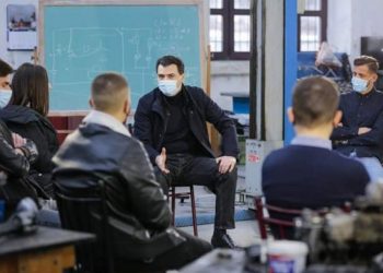 Basha: Bursë të plotë për studentët me të ardhura nën 640 mijë lekë