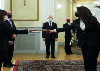 Ambasadorja shqiptare Hajdaraga takim me Presidenten greke: Të shtyjmë më para marrëdhëniet