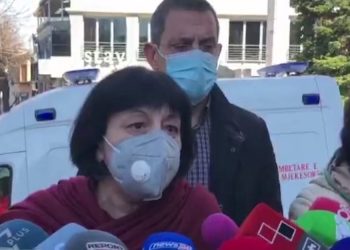Silva Bino nga Korça: Për dy ditë vaksinojmë 500 bluza të bardha. Shtrëngimi i masave do jetë…