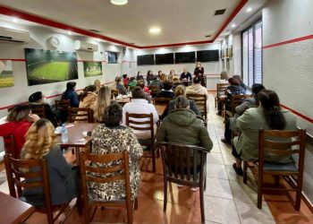 Të infektuarit nga COVID-19 shtohen çdo ditë, Albana Vokshi ia shtron me birra