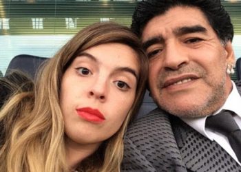 “Bullafiqi po vdes”/ Vajza e Maradonës shpërthen ndaj mjekut personal: Je një bir ku**e