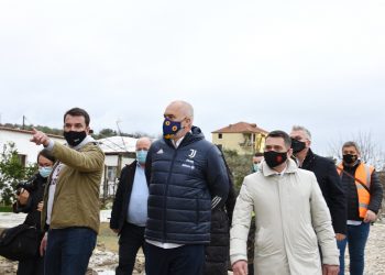 Kryeministri Rama dhe Veliaj në lagjen e re të rindërtuar në Ndroq