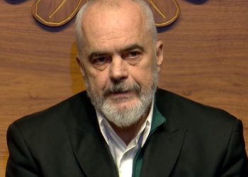 “Ka marrë ujë fiziologjik”/ Batuta e Ramës: Në fund ose do besoni që kam prejardhje kreshnikësh, ose vaksina ka funksionuar