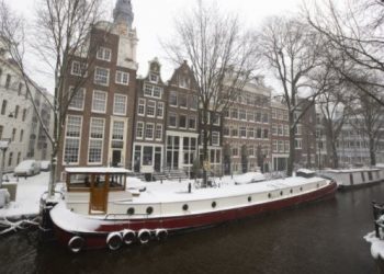 Gjykata e Hagës urdhëron heqjen e karantinës në Holandë: Pengon lirinë e lëvizjes dhe të protestave