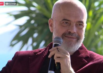 “S’ka kohë për pushim”, Rama bashkëbisedim me qytetarët në Sarandë: Rruga e nisur solide, duhet të vazhdojë puna