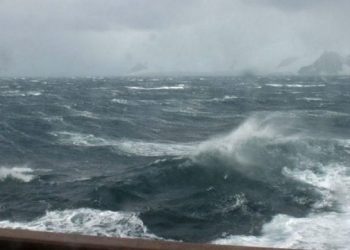 Moti i keq dhe era e fortë pezullojnë lundrimet Durrës-Bari