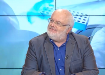 Kreu i ‘Shefqet Ndroqit’: Mjekët, pjesë e vuajtjes së pacientëve. Ka nga ata që mbajnë “Xanax” në xhep…